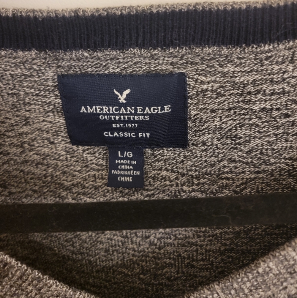 American Eagle Outfitters Heathered Gray V-Neck Sweater - Picture 2 of 3